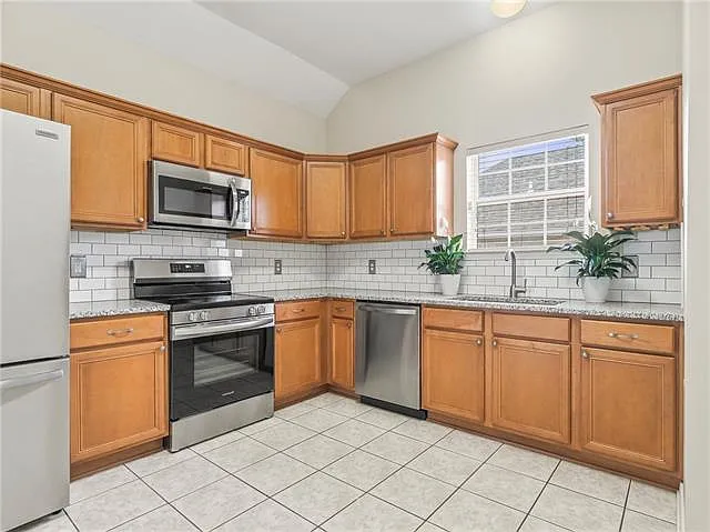 78 Hollycrest Blvd — Photo 8