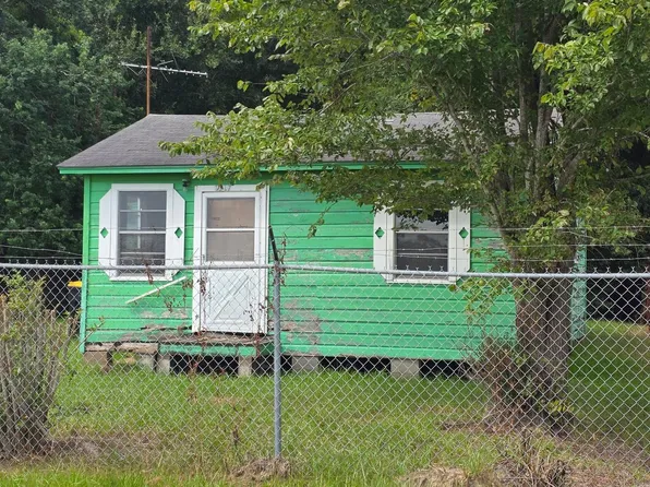 1317 Main St, Anahuac, TX 77514