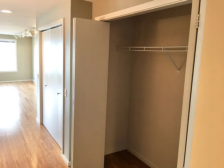 2432 Dexter Ave N #100 — Photo 17