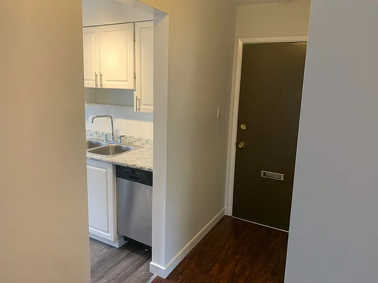 325 Ward St — Photo 36
