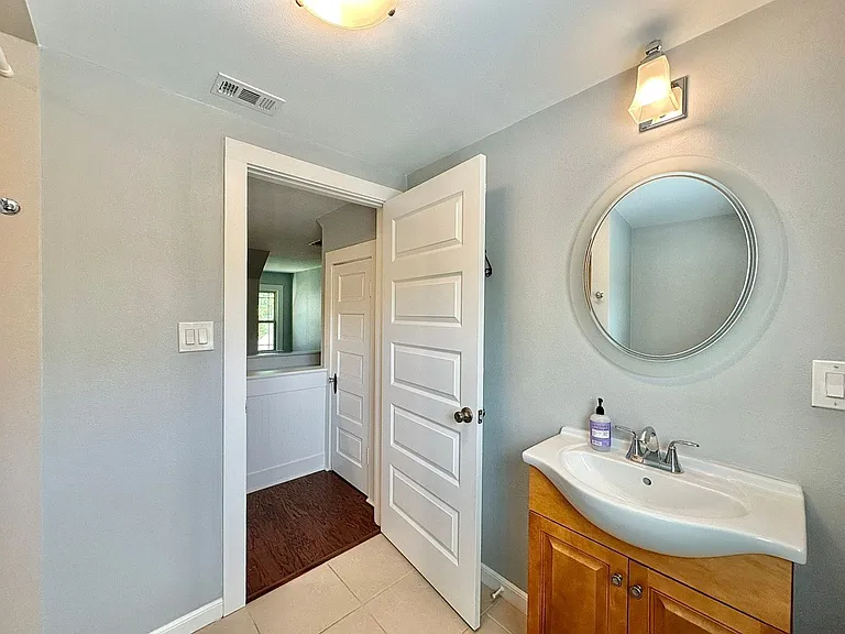 802 Hamvasy Ln — Photo 46