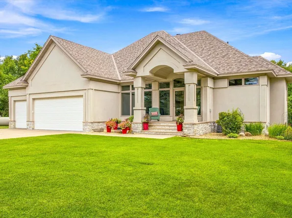 35475 Palisade Dr NE, Cambridge, MN 55008