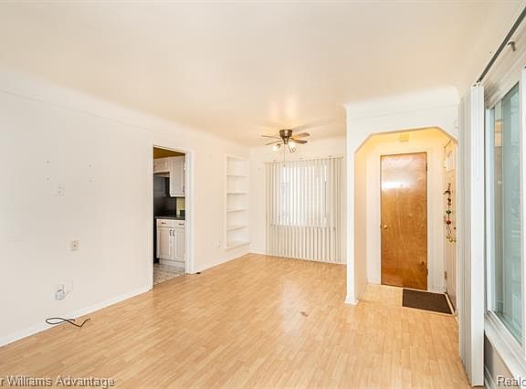5th image of 12863 Norborne Ave