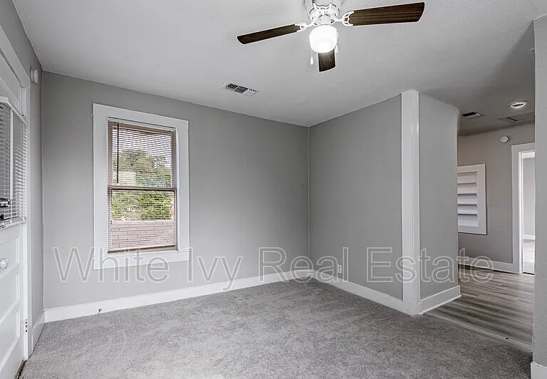 200 W Caroline St #B — Photo 7