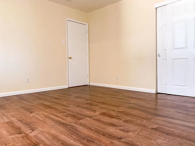 MOVE IN SPECIAL Studios @ $749.00 — Photo 38
