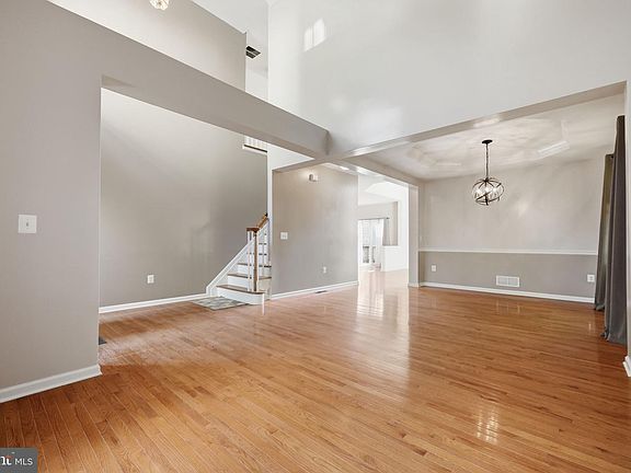 5th image of 25 Brittany Ct