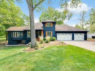 1641 Wood Duck Ln, Excelsior, MN 55331