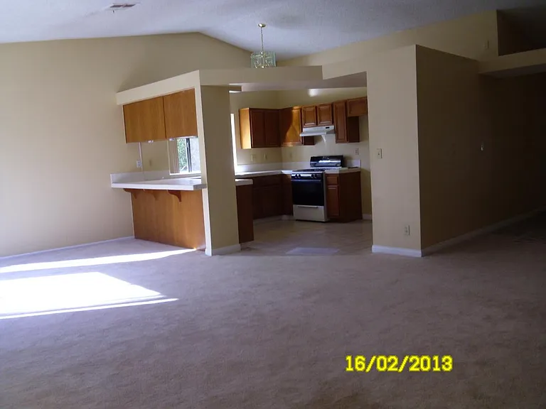 4660 Grandview Dr — Photo 2