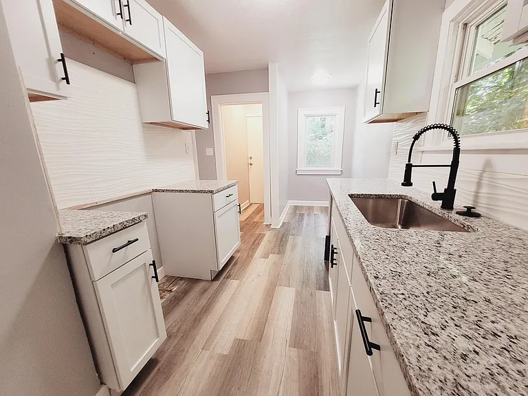 2039 E Gregory Blvd — Photo 5