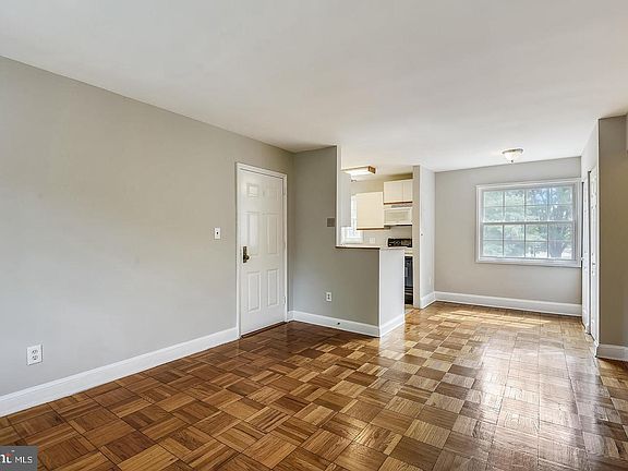 5th image of 1604 W Abingdon Dr APT 202