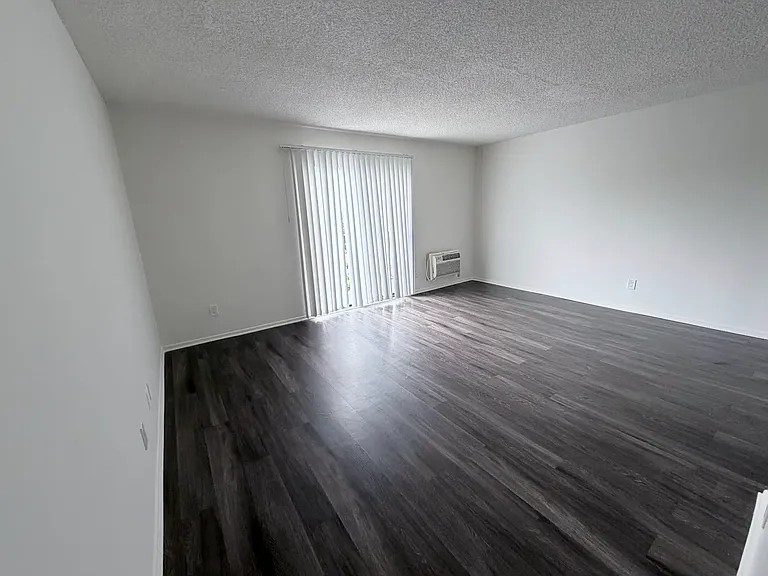 HILLHAVEN APARTMENTS — Photo 23