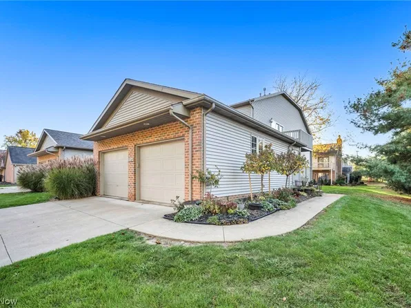 411 Sherbrook Cir NE #411D, North Canton, OH 44720