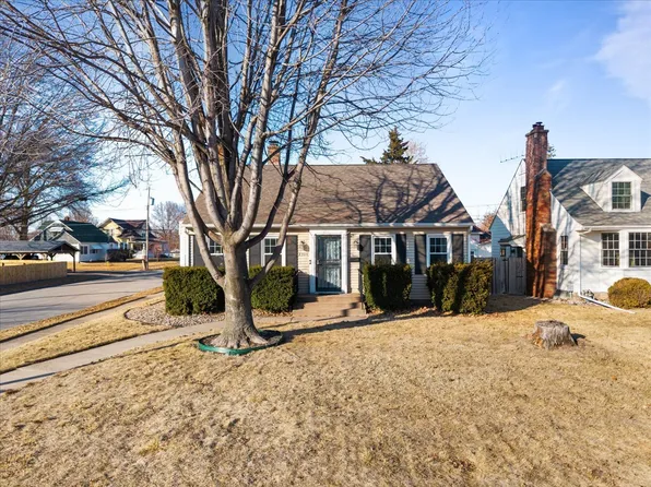 2304 Elm St, Davenport, IA 52803