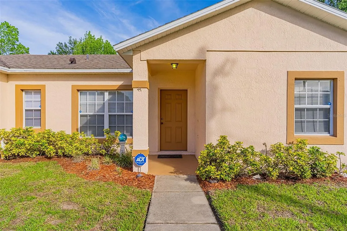 3 bed, 2.0 bath, 1609 sqft, $2,100 — Photo 1