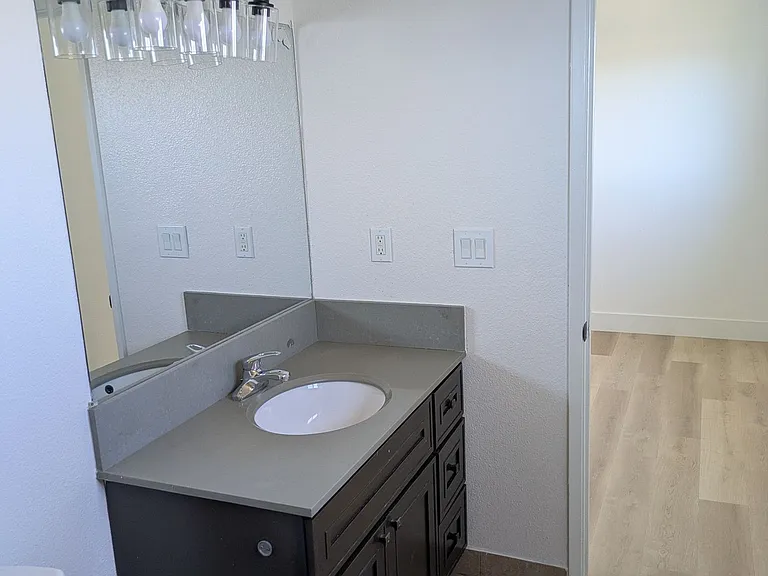 478 Porter St — Photo 15