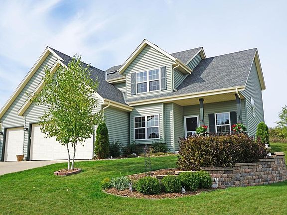 3rd image of 860 Apple Grove Ln