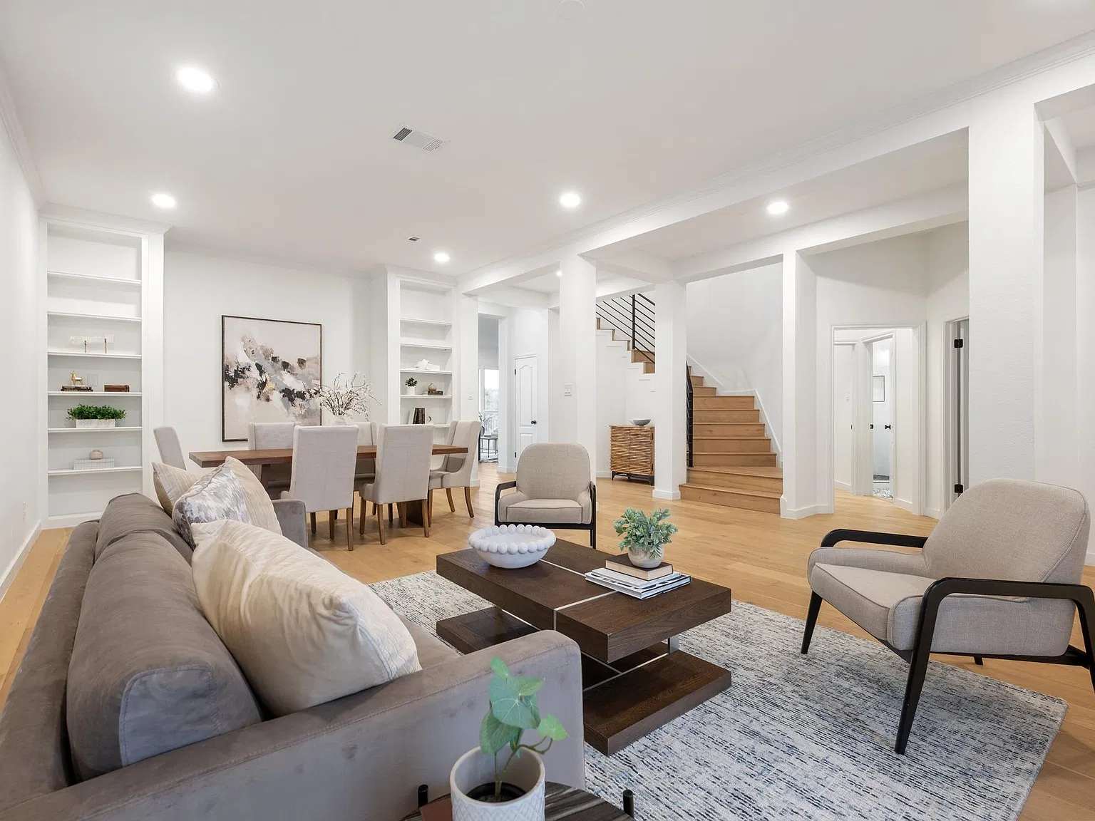 4 bed, 3.0 bath, 3849 sqft, $6,000 — Photo 3
