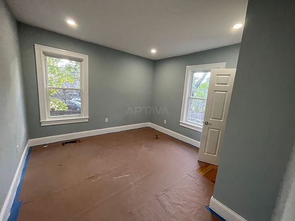 5th image of 372 Oxford St #2
