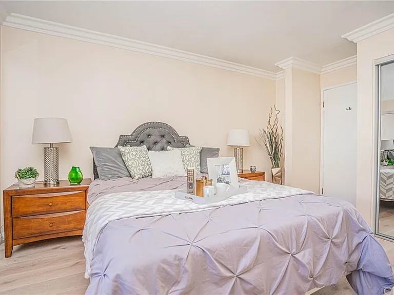 435 S Virgil Ave #320 — Photo 7