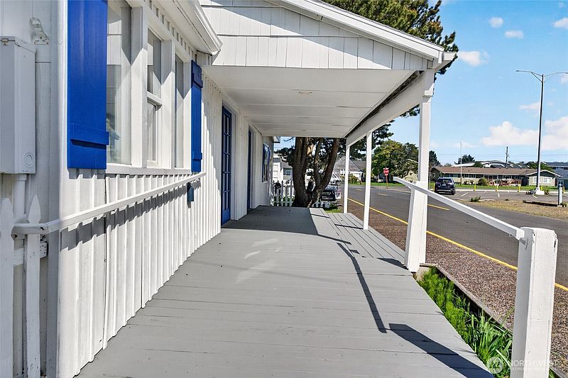 4th image of 106 5th Street SE