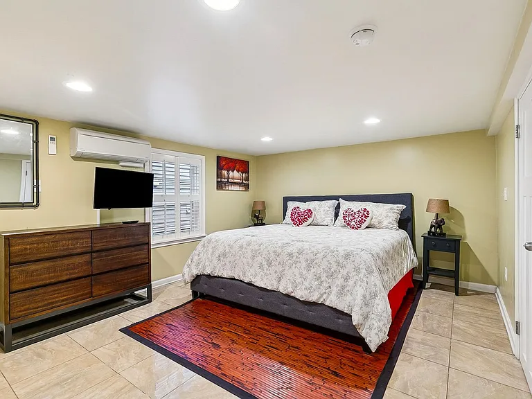 1904 Laharpe St #1904 — Photo 9
