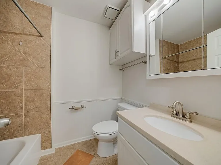 102 Vanessa Dr SE — Photo 24