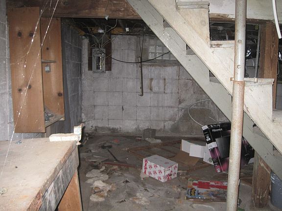 5th image of 3837 E 67th Ter