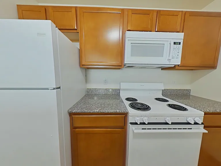 Eagle Point Apartments — Photo 25