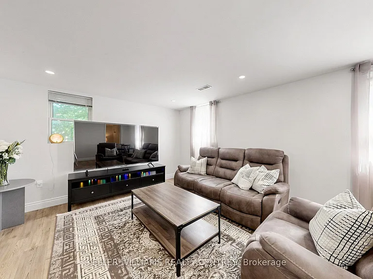 185 Newton St #LOWER — Photo 8