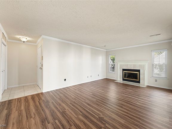 3rd image of 1328 Cedarwood Dr APT A2