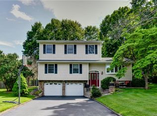 4 Colony Dr, Monroe, NY 10950