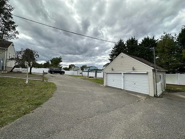 1114 Old Freehold Rd — Photo 35