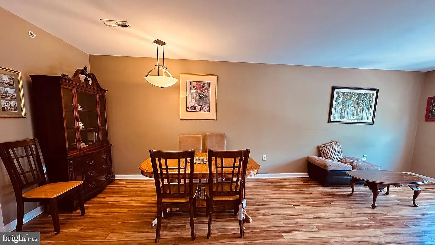 2 bed, 1136 sqft, $1,750 — Photo 3