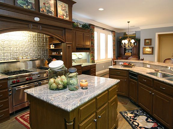 3rd image of 5932 Orchard Park Dr