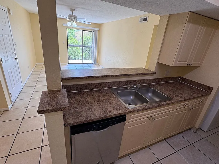 2905 Winkler Ave #719 — Photo 5