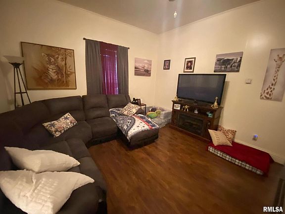 3rd image of 606 N McLaren St