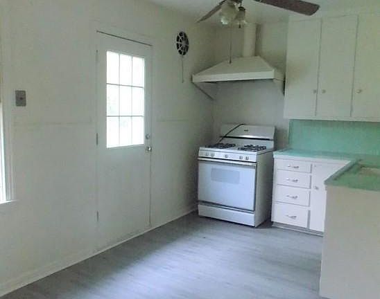 3rd image of 102 E 8th Ave