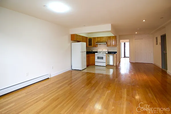 Rented by City Connections Realty | media 3