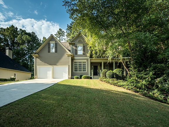 3rd image of 400 Longwood Ln