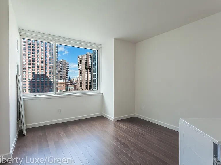 200 E End Ave #9P — Photo 4