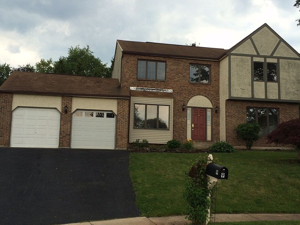 1st image of 9 Mansion Ct W