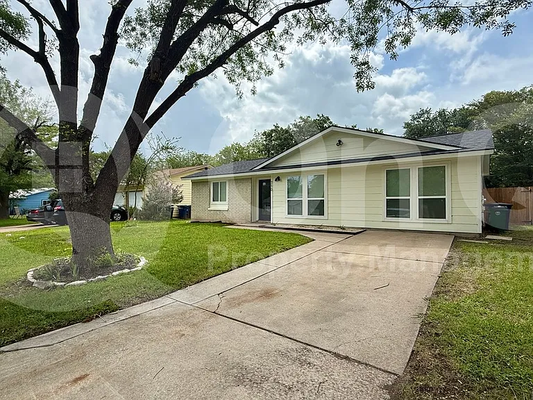 710 Wales Way — Photo 2