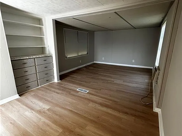 26186 Princess Ln — Photo 6