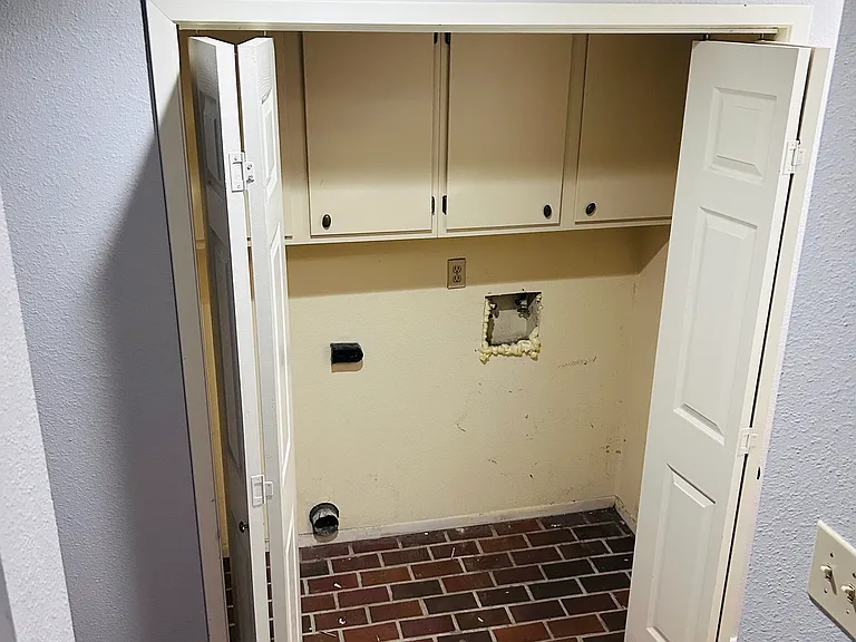 7827 Bateman Ln — Photo 10