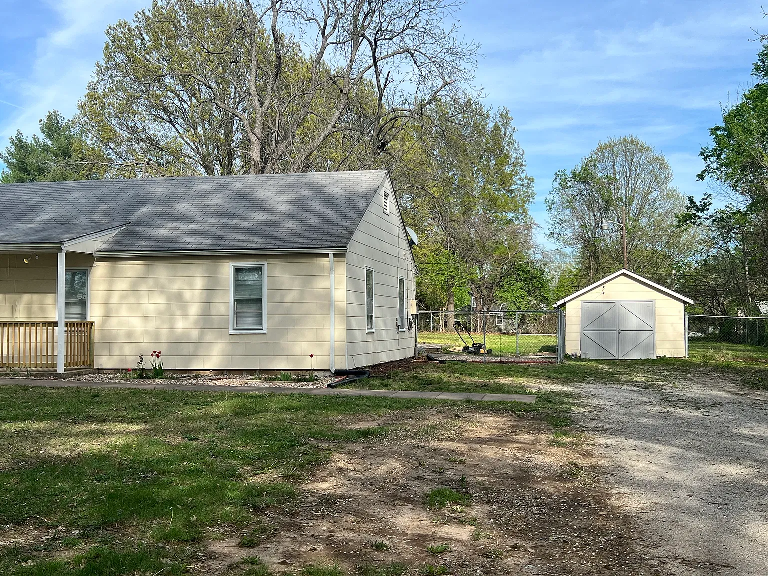 3 bed, 1050 sqft, $1,550 — Photo 2