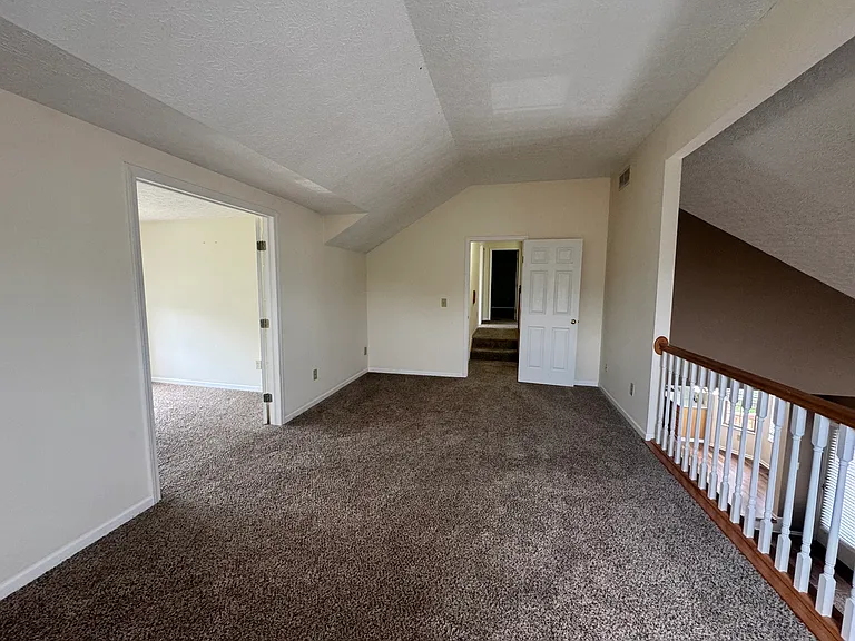 5698 Grantham Ln — Photo 11