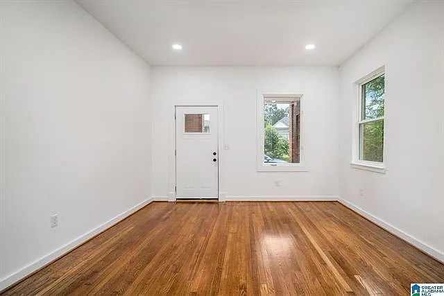 2116 Clarendon Ave — Photo 7