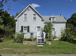 8 Hillside St, Baileyville, ME 04694