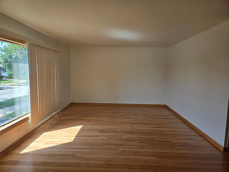 9225 S Cregier Ave #1 — Photo 3