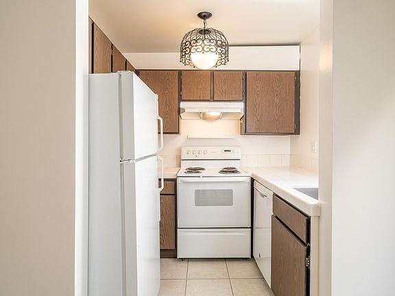 5th image of 1440 Union St APT 103